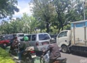 Jalan Medan Merdeka Selatan Ditutup, Demo Guru Bikin Lalin Macet!