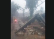 Banjir Hujan Deras Jebol Tebeng TPU Jeruk Purut, Warga Berisiko!