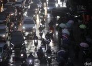 “Genangan Tak Kunjung Hilang, Jakarta Dilanda Macet Berkepanjangan”