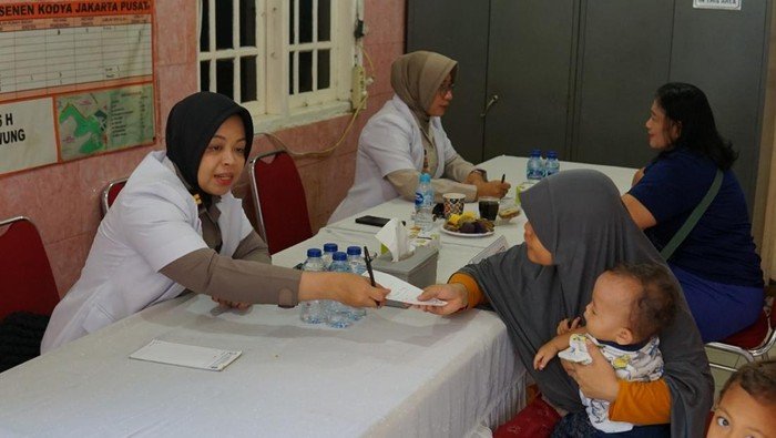 Brimob Polda Metro, Gelar Bakti Kesehatan di Senen, Dekat dengan Warga