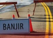 Darurat! Jalan Kemang Raya Ditutup, Banjir 1 Meter Membuat Lalu Lintas Hancur.