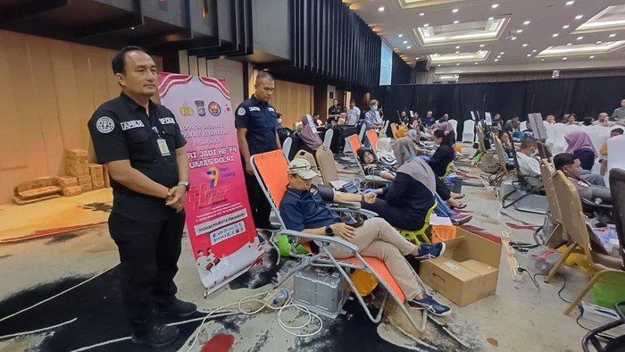 Ribuan Kantong Darah Donor dari Polresta Pekanbaru untuk HUT Humas Polri