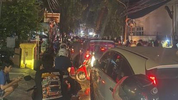 PIM-Mampang Malam Ini: Pemotor Jakarta Terjebak dalam 4 Jam Perjuangan