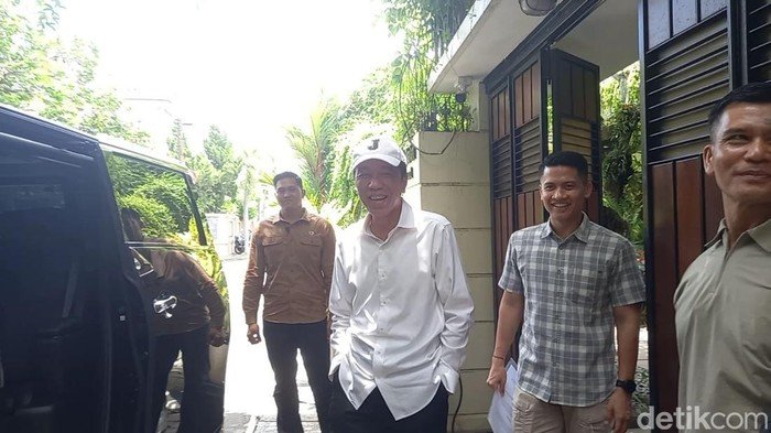 Jokowi Pakai Topi Inisial J, Apa Artinya? Benarkah Ada Isu Baru di Baliknya?