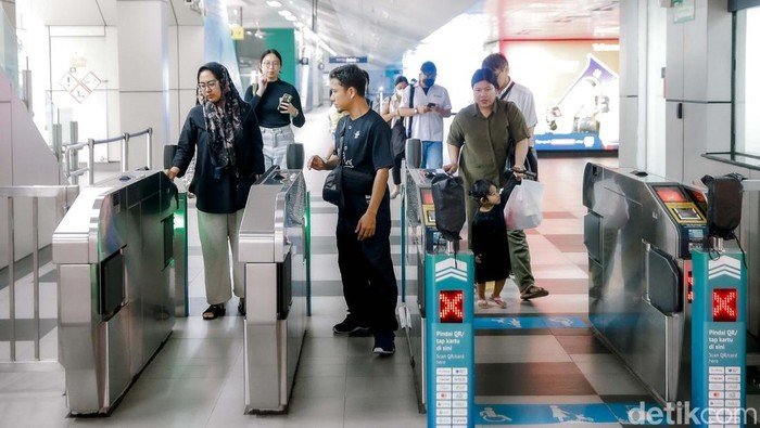 MRT Jakarta Jawab Pramono: Sistem Tap Dapat Digunakan Sambil Berlari