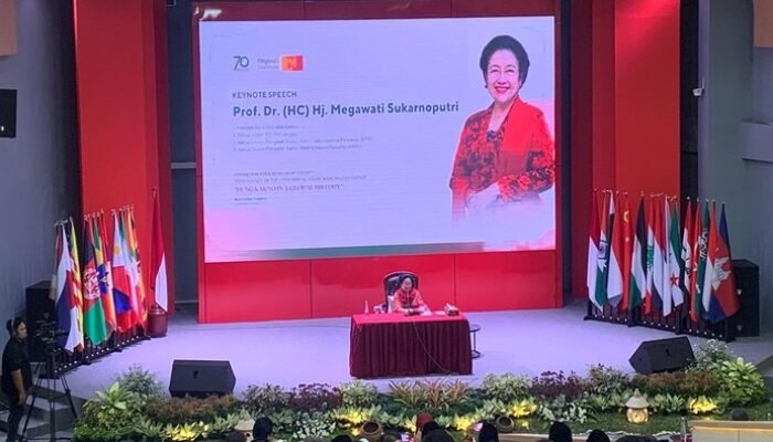 Megawati Soekarnoputri: “Tak Punya HP, Tapi Dunia Mencariku!”