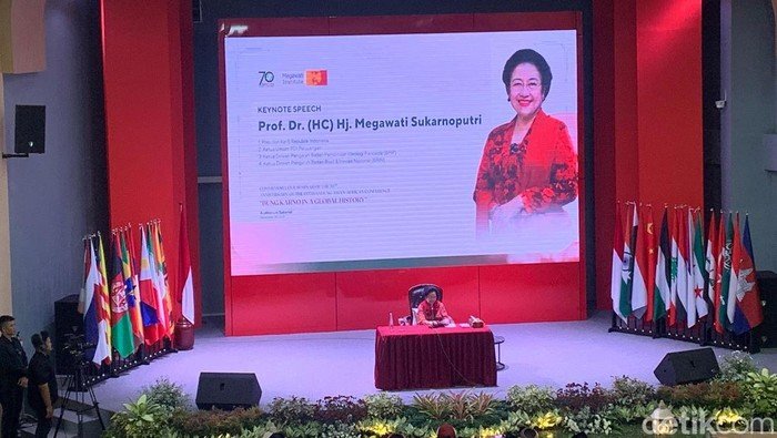 Dunia Baru dalam Air Mata Megawati: Cita-cita yang Menyedot Perhatian