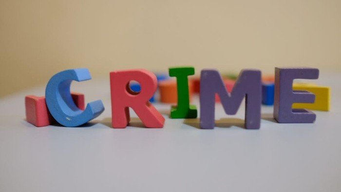 Tragis! Warga Jakbar Menemukan Mayat Pria di Kali saat hendak Antar Anak Sekolah, Polisi Sedang Menyelidiki