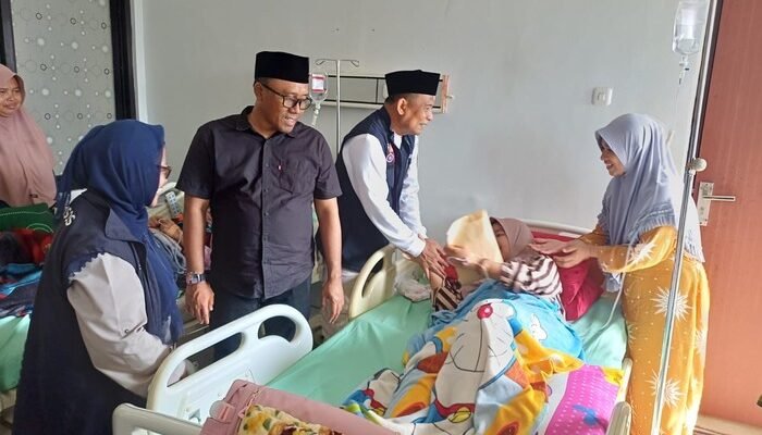 Kemensos Salurkan Santunan Korban Robohnya Atap Ponpes di Situbondo – Update 3