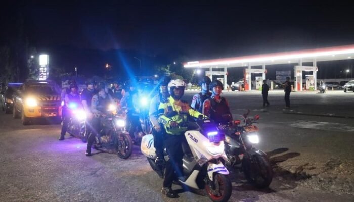 Kapolres Dumai: Tanam Pohon, Pimpin Patroli, Wujudkan Dumai yang Lebih Hijau!