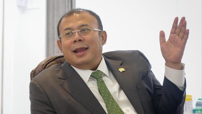 Pesantren: Kincir Emas yang Tertimbun di Desa