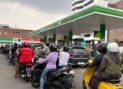 Warga Rela Antre Panjang di SPBU Swasta, Ketimbang Isi Pertalite Was-was Brebet – Update 2