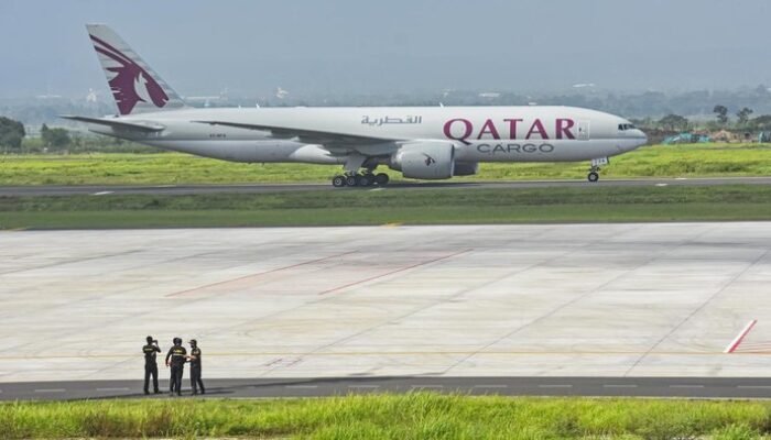 **Qatar Airways Jual Seluruh Sahamnya di Cathay Pacific, Nilai Rp 14,97 Triliun**