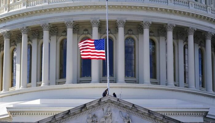 “Shutdown Berlanjut, Kepercayaan Konsumen AS Anjlok ke Rekor Terendah: Siapakah yang Bertanggung Jawab?”