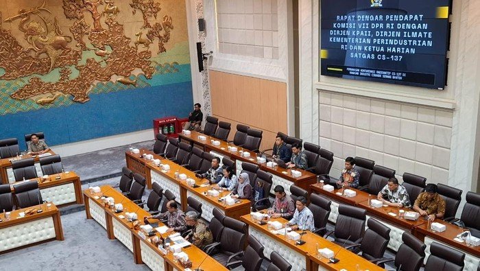 **Kemenperin Terungkap: Misteri Radiasi Cesium-137 di Cikande dan Dampaknya pada Bisnis Baja**