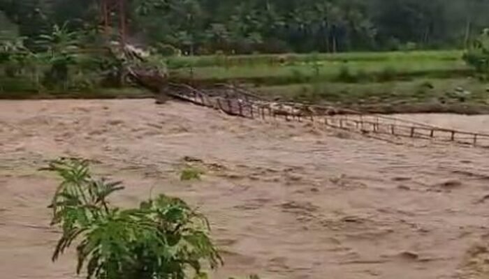 Banjir-Longsor Menerjang 5 Kecamatan di Cianjur, Jalan Terputus-Jembatan Rusak!