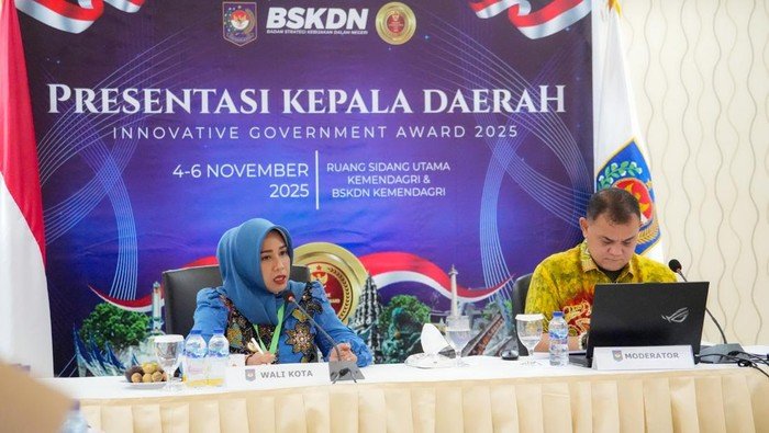 [3] Mojokerto Berikan Sentuhan Bersejarah dengan Gaman Majapahit dan Kencana Mojo di IGA 2025 yang Mengagumkan