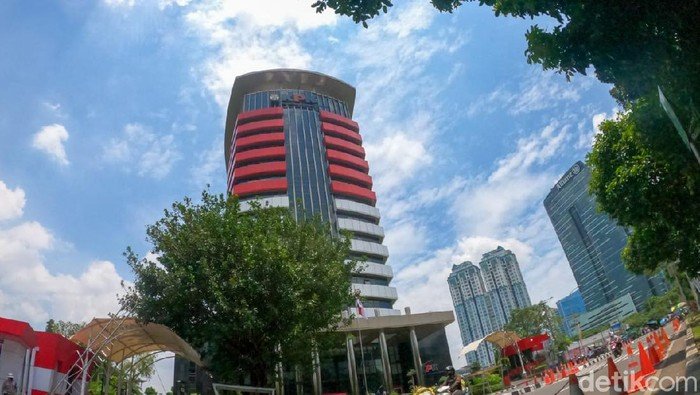 KPK Geledah Kantor Dinas Pendidikan Terkait Kasus Gubernur Riau - Update 3