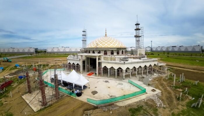 “Sahabat Sejati: Pembangunan Masjid Al Ikhlas PIK Resmi Masuk Tahap Akhir”