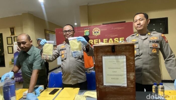 “Ketahuan! Modus Maling Kotak Amal dengan Pecah Kaca Masjid di Depok”