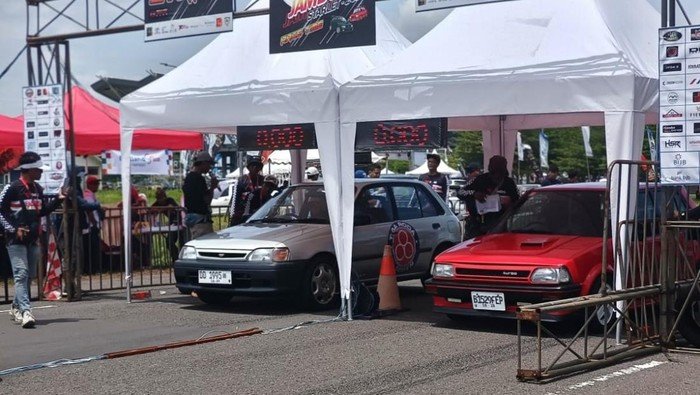 Dari Jalan Raya ke Bandara, Toyota Starlet Tak Pernah Tua!
