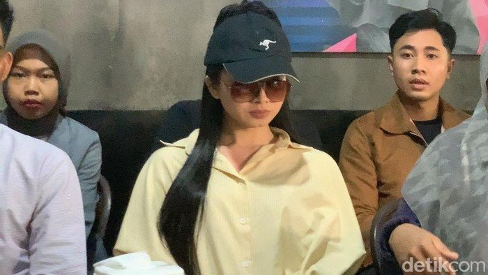 MUA Dea Lipa: Dari Wanita ke Pria Deni, Keluarga Minta Maaf