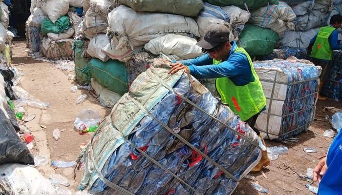 Cara Pemulung di Tangsel Raup Rp 1,2 Miliar Tiap Bulan – Alternatif 3