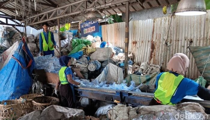 Sampah Botol Jadi Emas: Koperasi Pemulung Tangsel Raih Rp 1,2 M/Bulan!