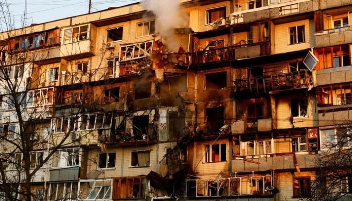 “Serangan Rusia Hantam Permukiman di Ukraina, 9 Orang Tewas: Perang Tanpa Akhir?”