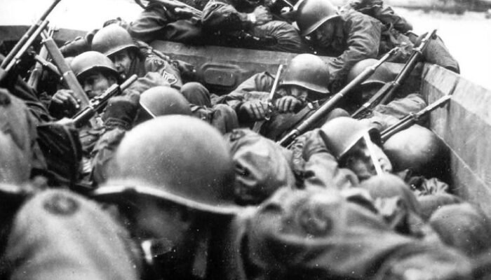 “Dari Menteri Bosnia ke Diplomat Jerman: Helm Nazi, Sebuah Peringatan atau Insiden?”