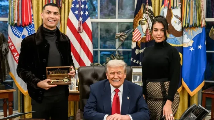 Dari Ruang Oval ke Dunia, Viral Ronaldo 'Gocek' Trump Membakar Tren Bola!