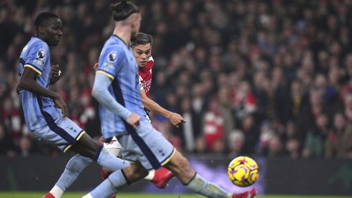 Arsenal Vs Tottenham: Neville Prediksi Laga Agak Kacau, Skor Tipis - Update 1