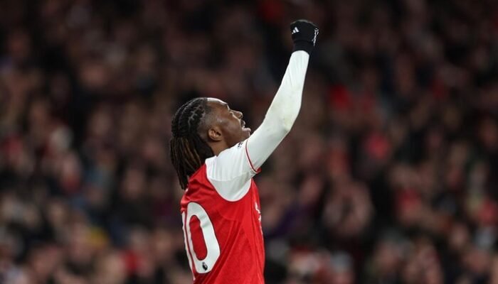 “Derby London Utara Berdarah: Eze Pecahkan Rekor dengan Hat-trick Menakjubkan!”