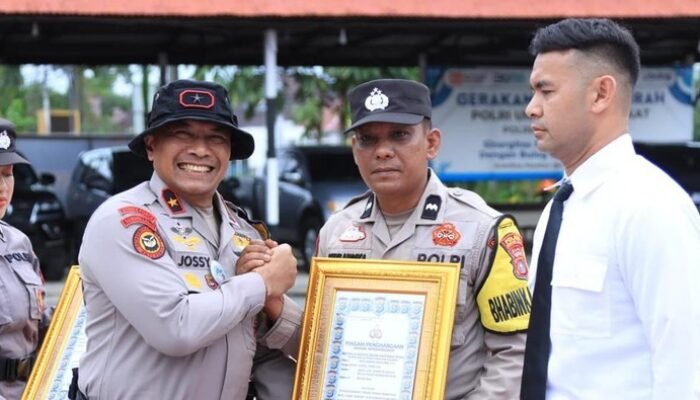 6 Personel Polda Riau Terima Penghargaan atas Ungkap 19 Kg Sabu