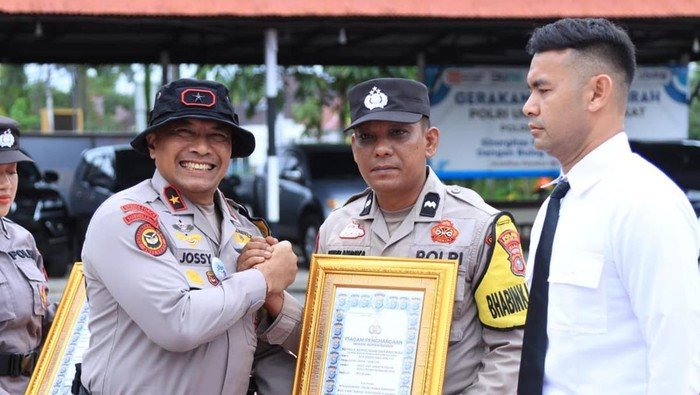6 Personel Polda Riau Terima Penghargaan atas Ungkap 19 Kg Sabu