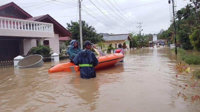Banjir Menerjang Kota Solok Sumbar, 3.362 Warga Kehilangan Tempat Berteduh!