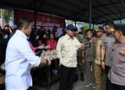 Kapolri Bersama Presiden, Cek Lokasi Pengungsian Korban Banjir di Tapanuli Tengah