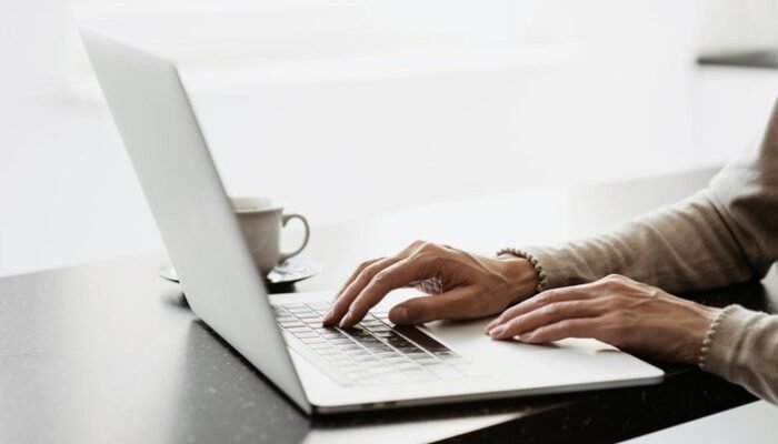 [Contoh Judul yang Menarik]