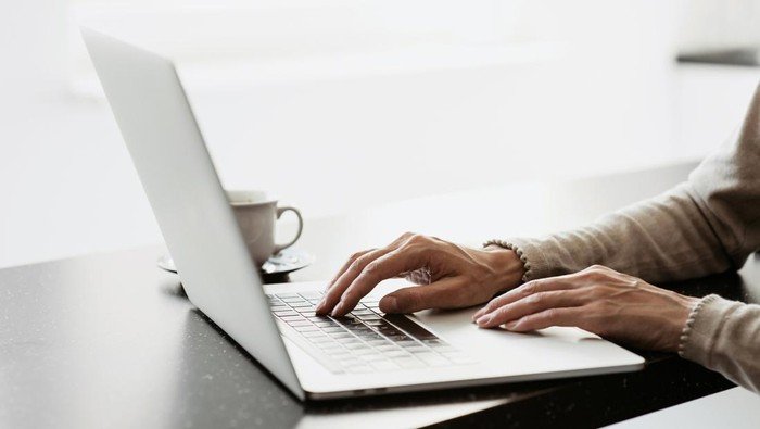 [Contoh Judul yang Menarik]