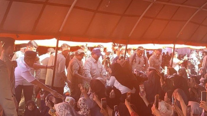 Prabowo: Perbaikan Rumah-Jembatan Bencana Sumatera Secepatnya