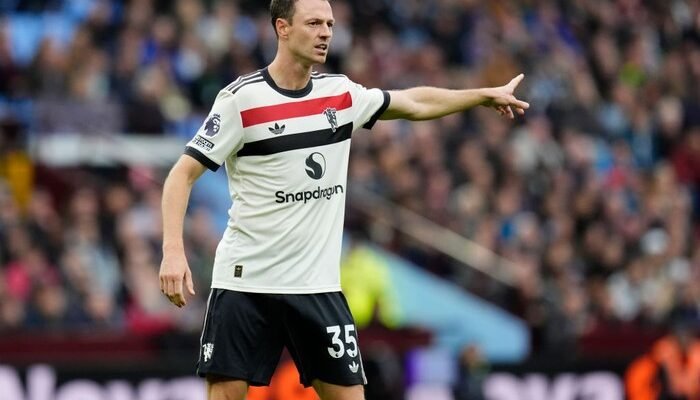 Jonny Evans Kembali ke MU, Bawa Angin Perubahan untuk Darren Fletcher di Posisi Kunci!