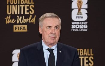 Gary Neville: Ancelotti Cocok Latih MU, Jangan Permanenkan Carrick