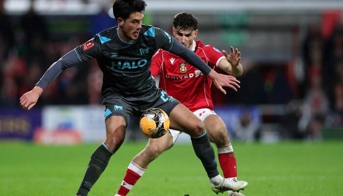 “Kisah Tragis Ipswich Town: Elkan Baggott Starter, Wrexham Curi Perhatian dengan Kemenangan Piala FA yang Spektakuler”