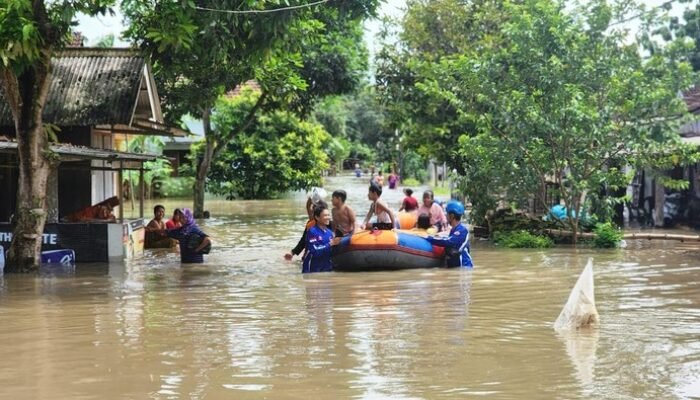 “Listrik Makan Korban di Jember, Warga Tewas saat Bersih-bersih Usai Banjir”