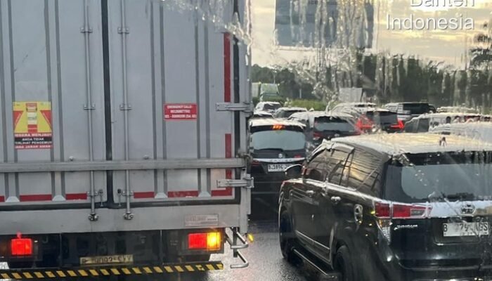 Lalin Tol Tangerang Menuju Jakarta Terhambat Truk Gangguan, Warga Didesak Temui Solusi