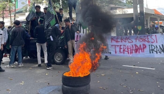 [Aksi Mahasiswa di Bogor, Kecam Serangan Militer AS-Israel ke Iran]