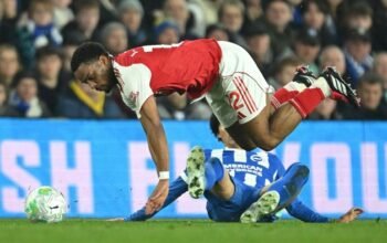 “Jurrien Timber: Bek yang Menantang Konvensi dengan Gaya Bermain Striker!”