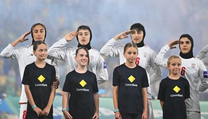 Sempat Diam, Timnas Putr Iran Kini Nyanyi Lagu Kebangsaan dan Hormat – Update 1