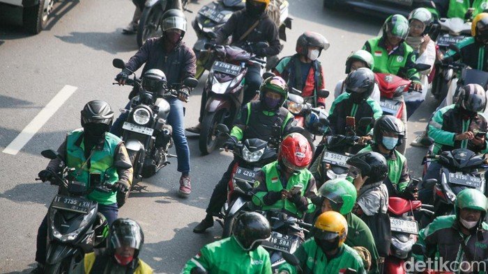 Lengkap! Segini 'THR' Driver Gojek, Grab, dan Maxim: Bisakah Membuat Para Mitra Bahagia?