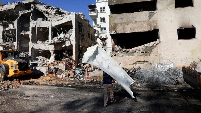 Rudal Iran Bombardir Jantung Tel Aviv, Ledakan di Mana-mana - Update 2